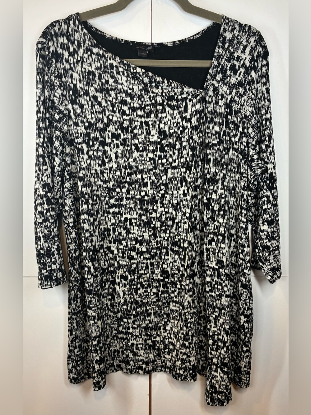 J.Jill Wearever Collection Black White Abstract Print Asymmetrical Neck Top Sz L